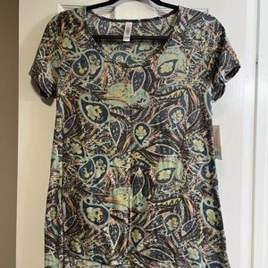 NWT LuLaRoe Classic Tee. Small multicolored.  High-low hem.